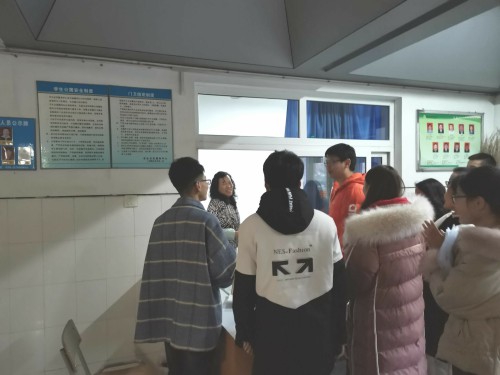 155df8bed7984bdeaef8a1f9e9219430.jpg 10号楼送饺子.jpg