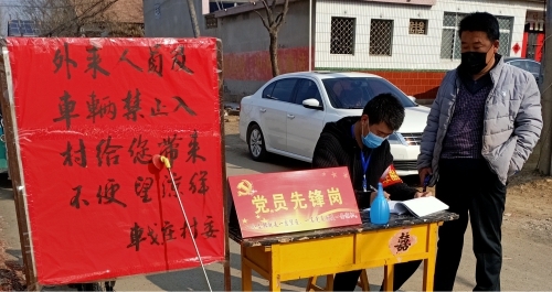 89725b0f11ab4cfd9b89f4fa7eda25ae.jpg 王晓博在山东省潍坊市安丘县金冢子镇车戈庄党员先锋岗做志愿者.jpg